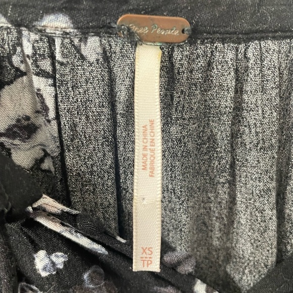 Free People Cloverfield Black Floral Ruffle Tunic Mini Dress | Boho Chic XS - Picture 9 of 13